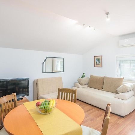 Nice Apartment In Malinska Dubasnica With Kitchen Extérieur photo