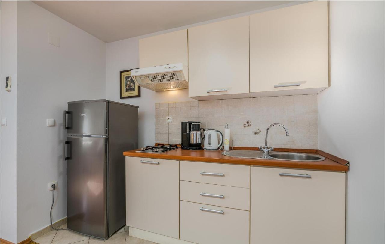 Nice Apartment In Malinska Dubasnica With Kitchen Extérieur photo