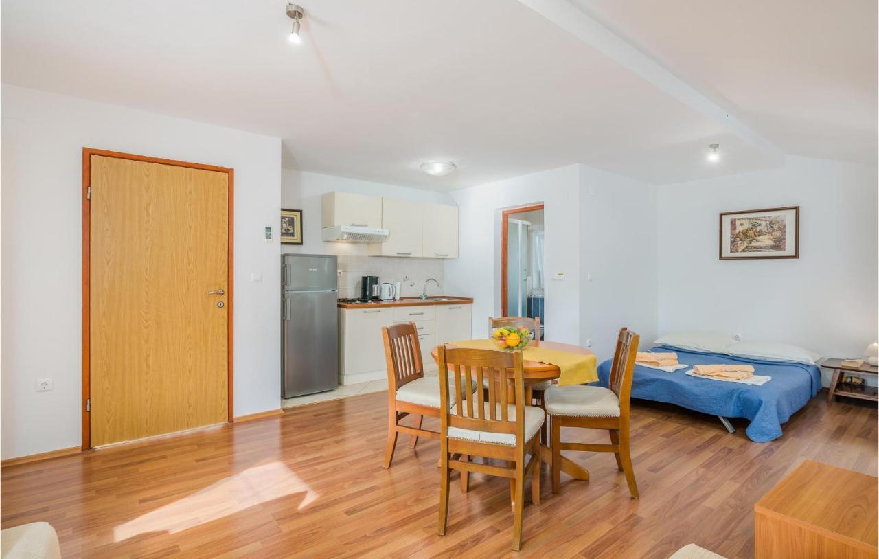Nice Apartment In Malinska Dubasnica With Kitchen Extérieur photo