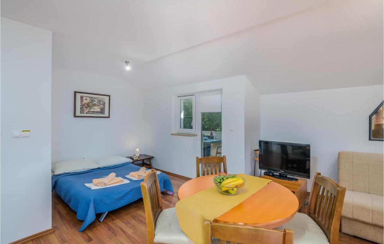 Nice Apartment In Malinska Dubasnica With Kitchen Extérieur photo
