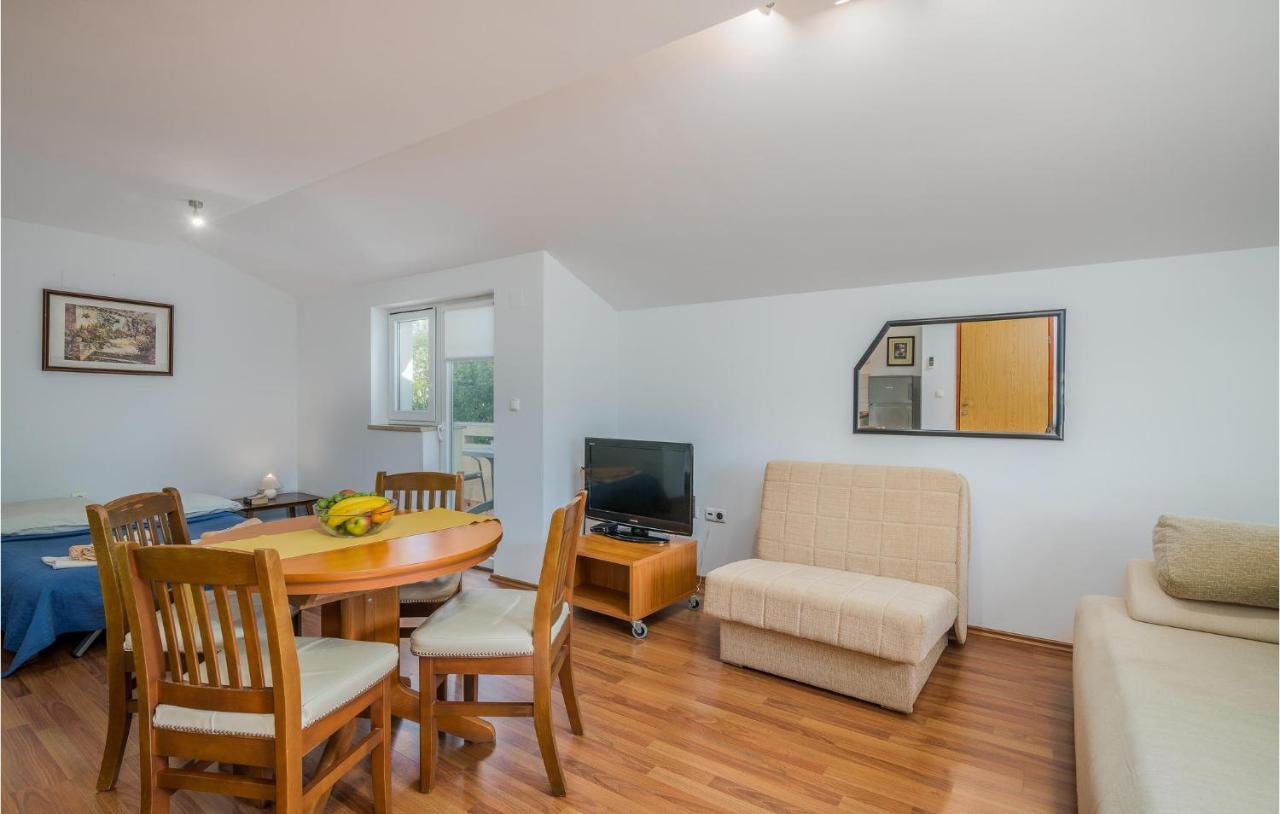 Nice Apartment In Malinska Dubasnica With Kitchen Extérieur photo