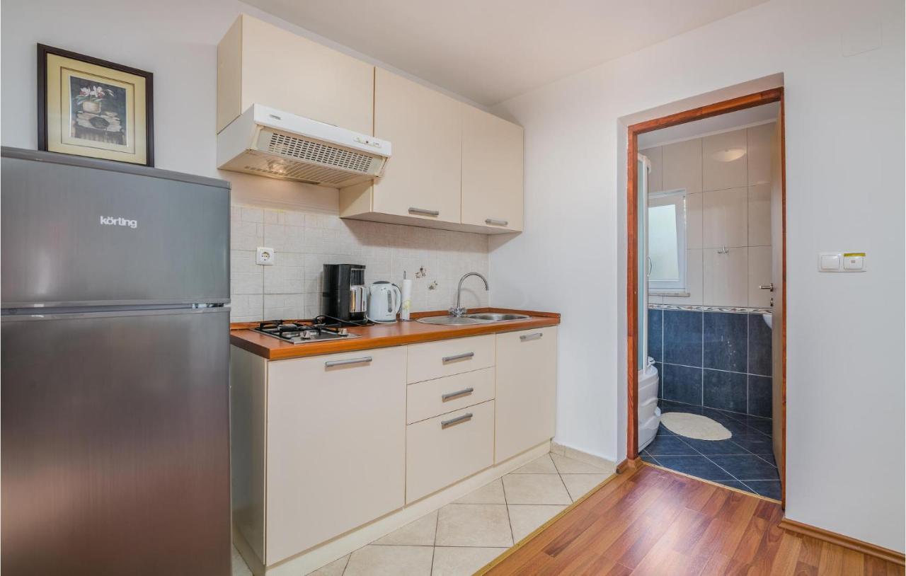 Nice Apartment In Malinska Dubasnica With Kitchen Extérieur photo