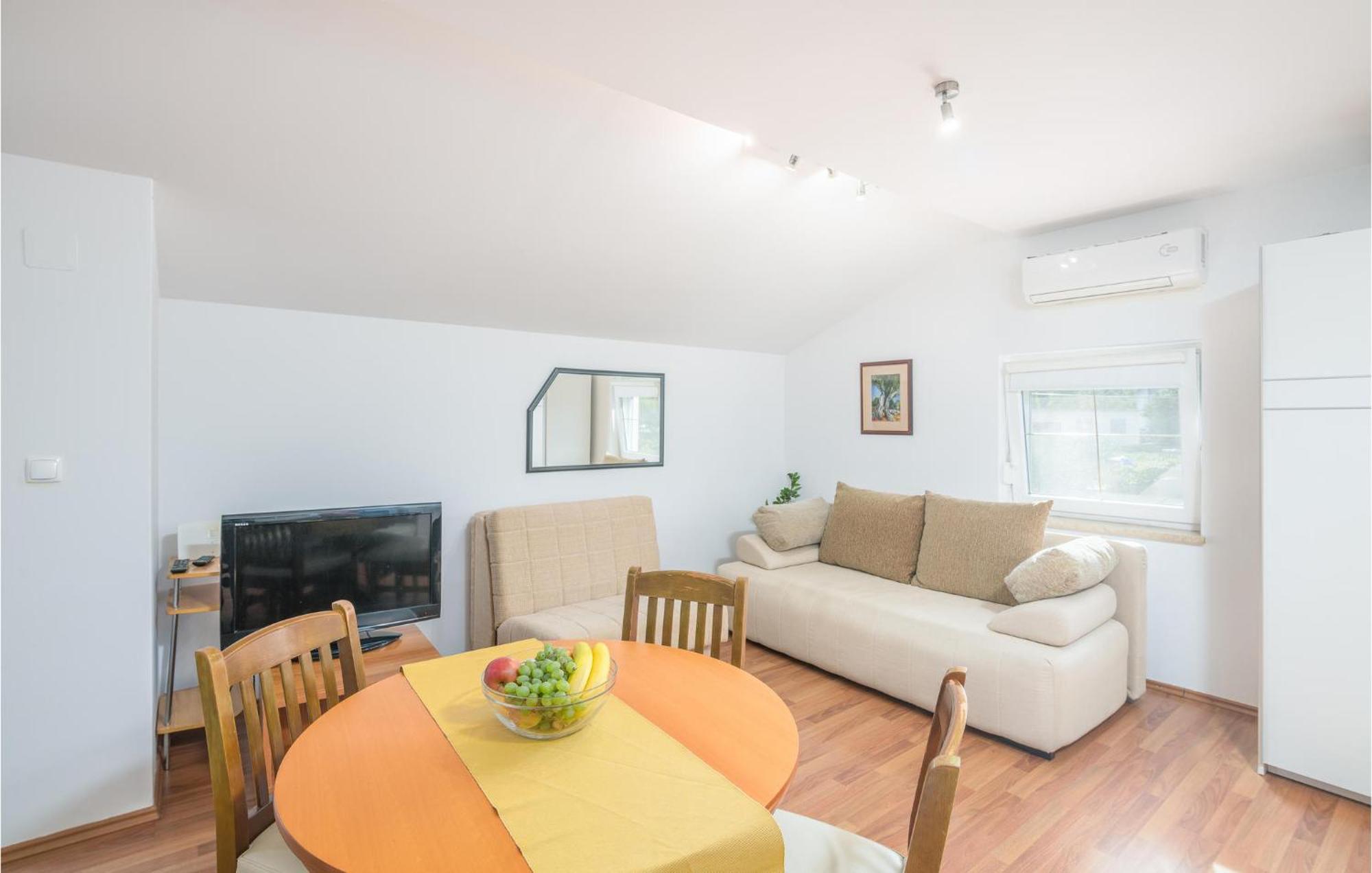 Nice Apartment In Malinska Dubasnica With Kitchen Extérieur photo